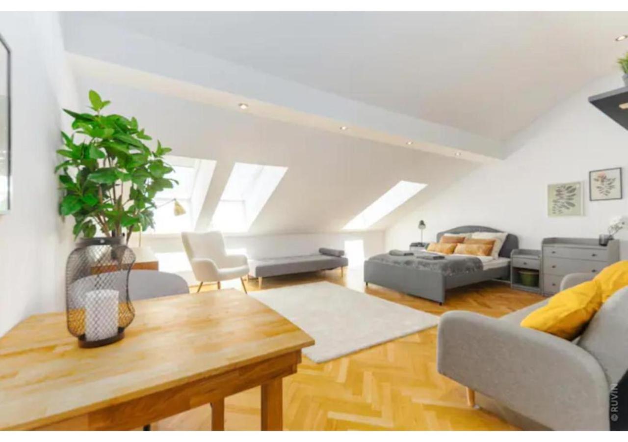 Designer Apartments, 2 Min To U1 Reumannplatz Vienna Luaran gambar